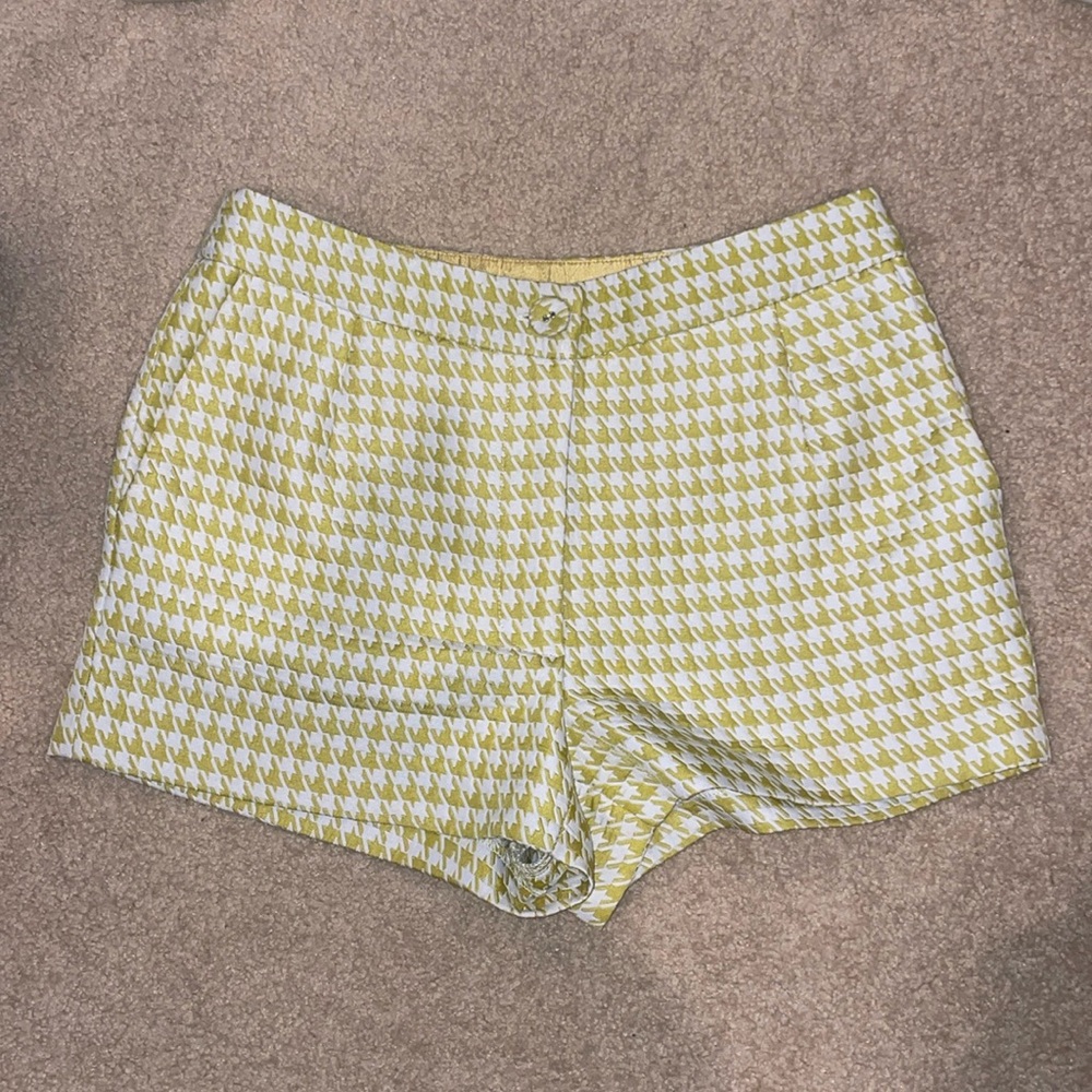 Yellow/green pattern short shorts XSmall